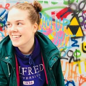 Meet your Posher, Claire